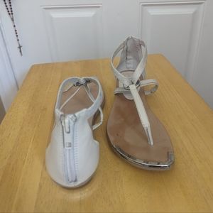 Flat sandals silver color